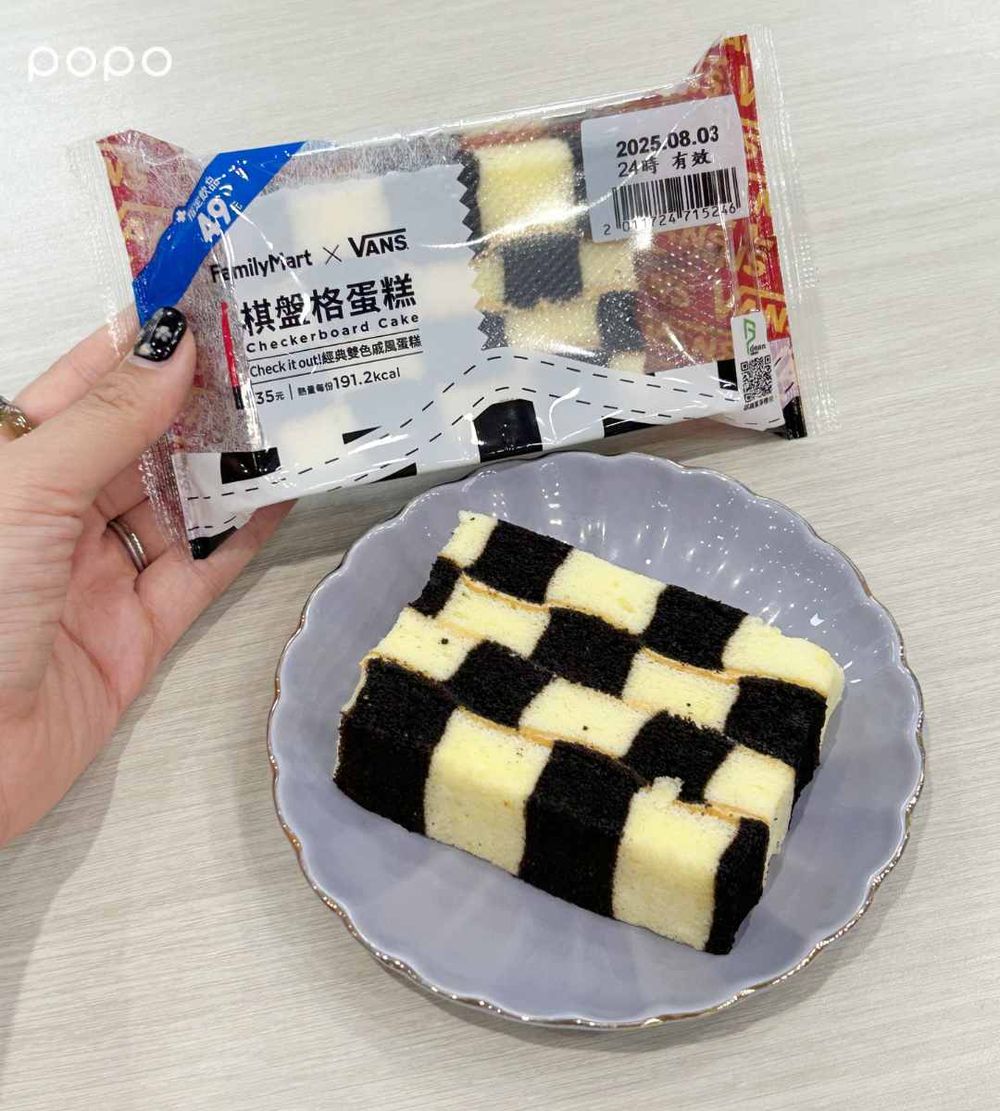 全家霜淇淋跟VANS聯名了！超消暑「滑爆可樂霜淇淋+黑色鬆餅格甜筒」太欠吃、還有Q翻滑板吊飾要買！-6