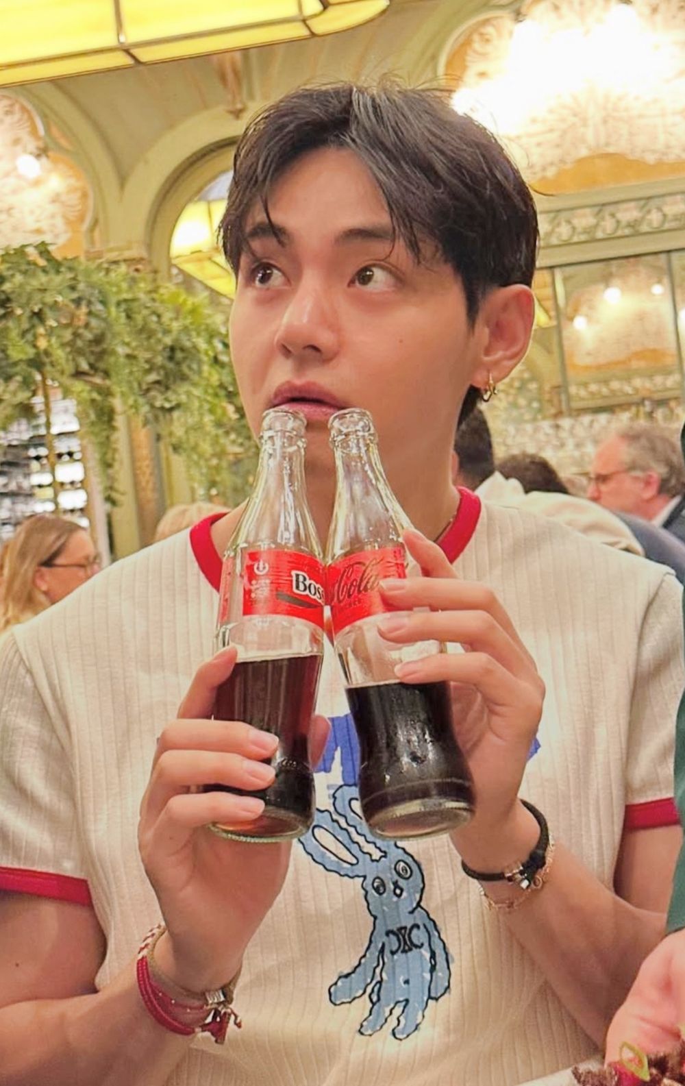BTS V金泰亨成可口可樂品牌大使！IG偷曬瓶裝可樂合照帥翻、私下最愛「這款」可樂找到了！-3