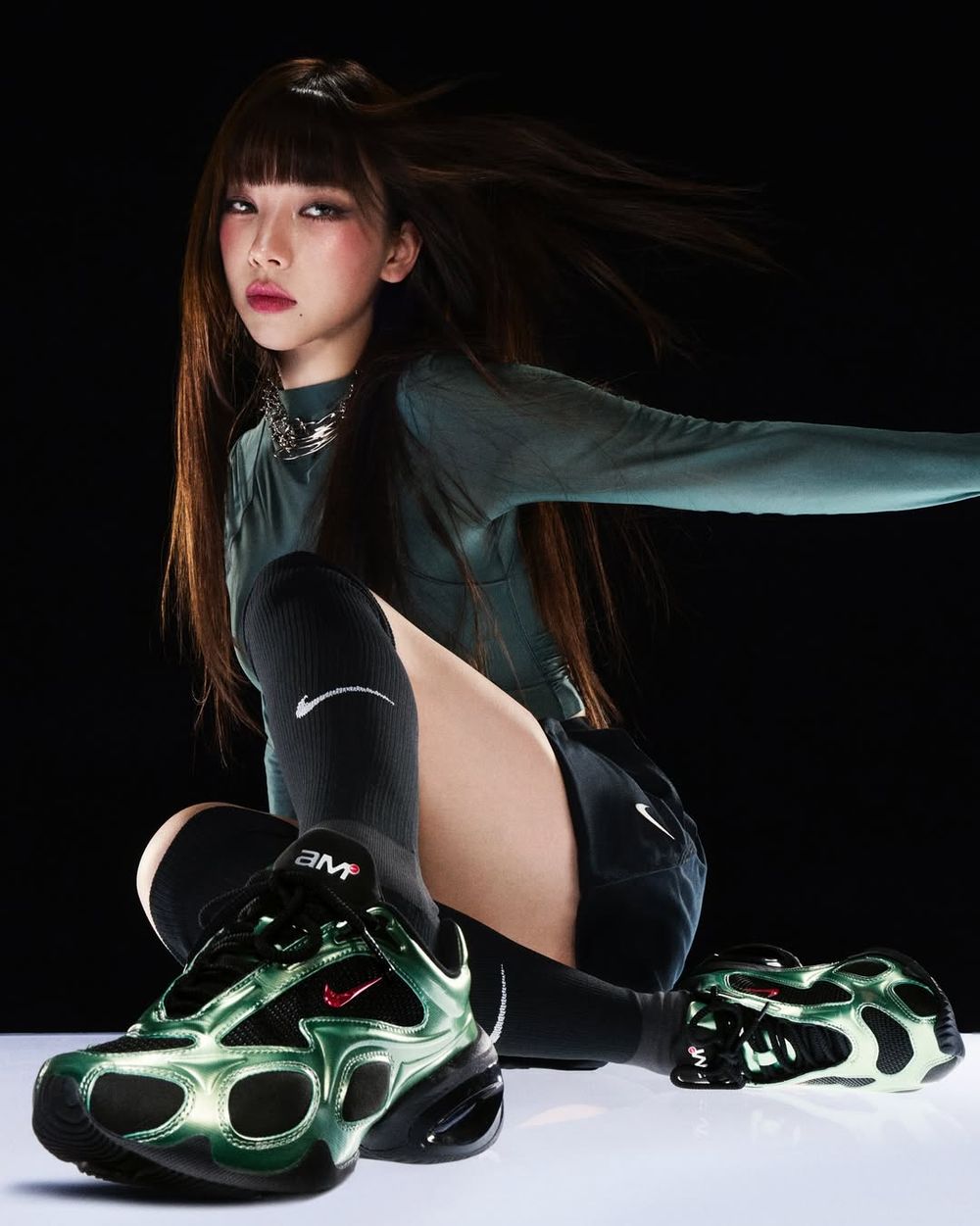 Karina全力營業中！NIKE釋出最新形象「冷豔版卡寶」太美！同款女神球鞋絕對爆！-2