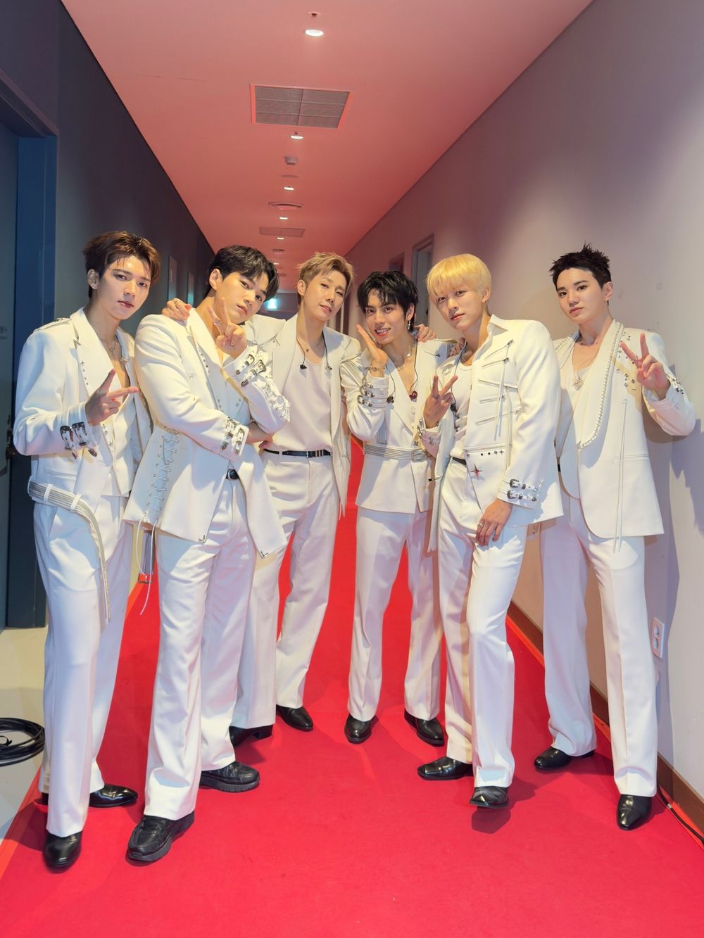 韓網熱議6組KPOP男團「軍白期」時長！BTS防彈集體入伍掀話題，SJ竟花3000天才合體！-8