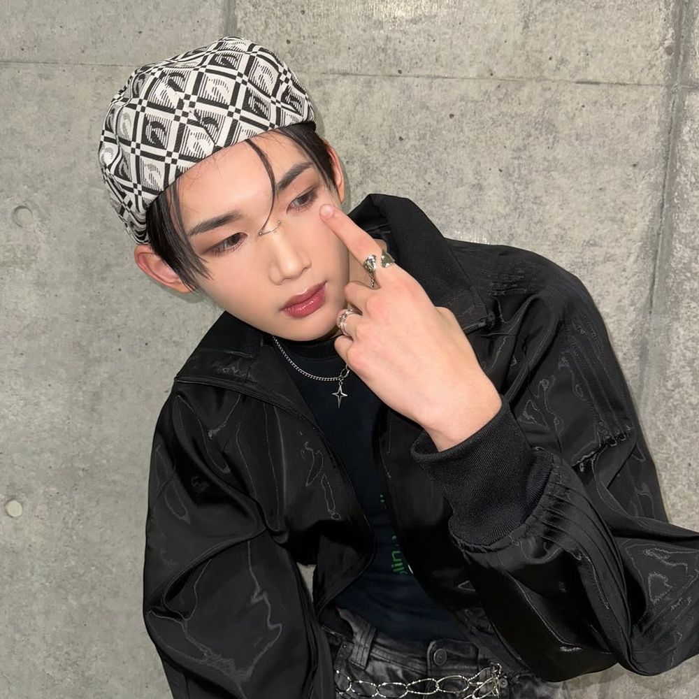 Felix、Karina都跟上這風潮！2025韓星都改戴「鼻梁夾」14位愛豆示範合集一次看！-10