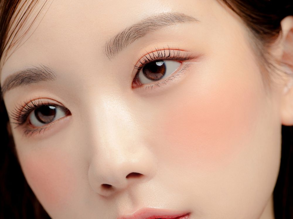 2025減法妝容大勢！MAKE UP FOR EVER「超能量美肌乳」一抹撫紋、澎潤、提亮，妝養合一、打造原生感裸妝！-11