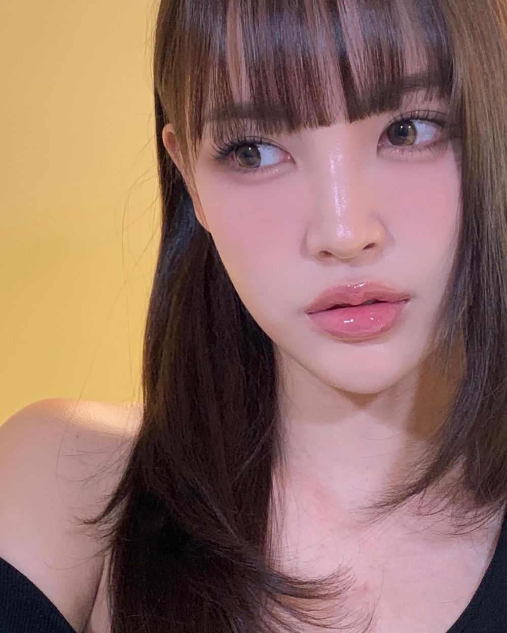 精緻女孩必擁有！韓女化妝包美妝好物推薦，唇線筆多用技巧、唇頰霜搞定氛圍妝容，補妝靠「這個」解決卡粉脫皮！-6