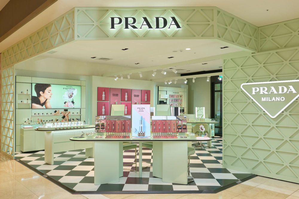 2025全台香氛新櫃推薦！PRADA野餐風活動開跑、ROOTON首家實體門市、LOEWE香氛體驗店...，沉浸式逛街！-9