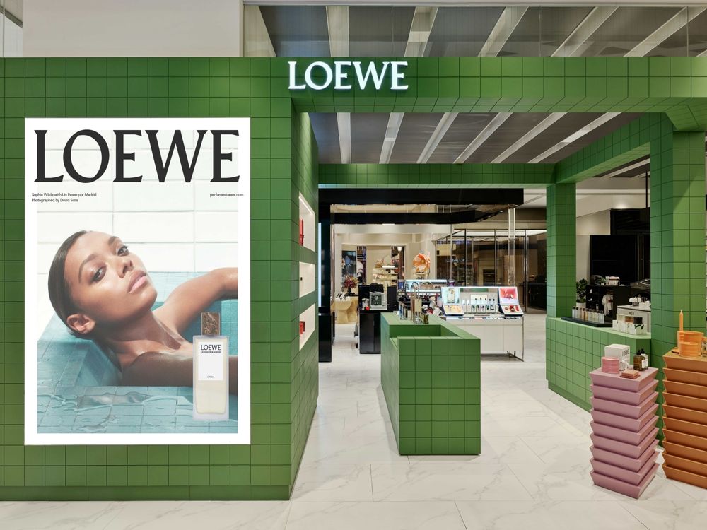 LOEWE香氛DIAMONDTOWERS香氛體驗店開幕！新品「戶外香氛蠟燭」推生薑、馬鞭草超迷人，還有夢幻番茄葉禮盒！-2