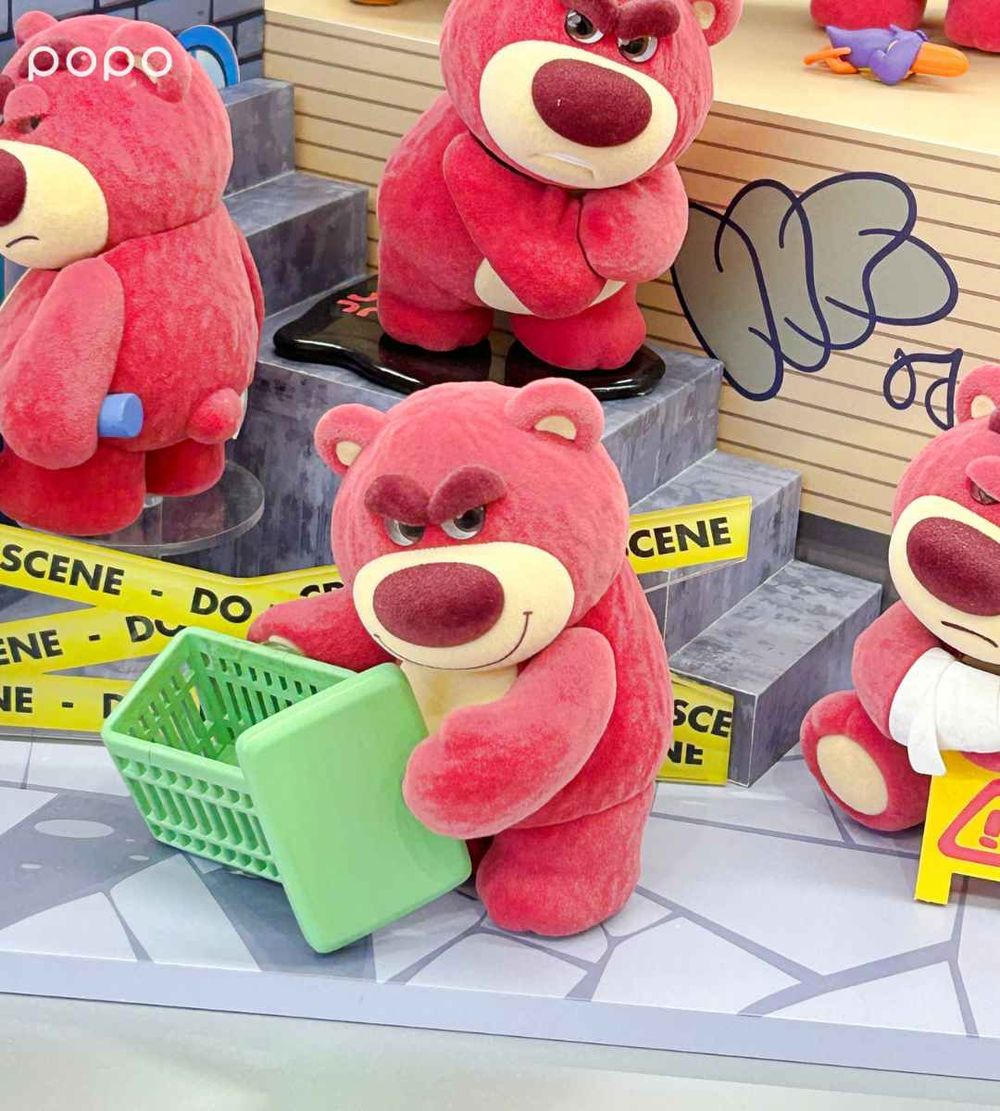 社群爆紅潮玩「52TOYS」插旗忠孝SOGO！滿滿熊貓牆可愛炸、蠟筆小新盲盒&迪士尼公仔必買周邊一次看！-12