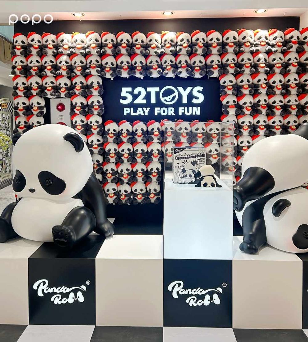 社群爆紅潮玩「52TOYS」插旗忠孝SOGO！滿滿熊貓牆可愛炸、蠟筆小新盲盒&迪士尼公仔必買周邊一次看！-9