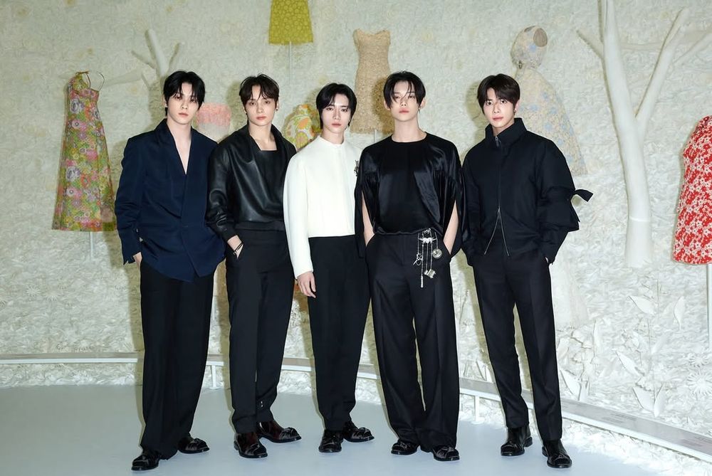 DIOR顏值最狂陣容！首爾展覽邀來Jisoo、SVT珉奎、TXT合體出席...畫面美好到可以看一百遍！-11