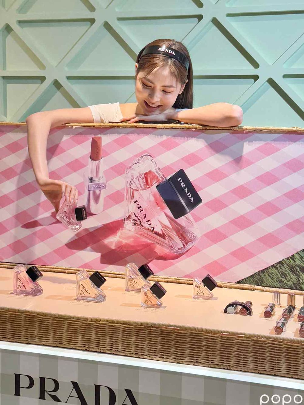 PRADA Beauty春日野餐亞洲首站！客製化「粉紅格紋」印花香水、Venchi台灣限定聯名冰淇淋只送不賣！-2