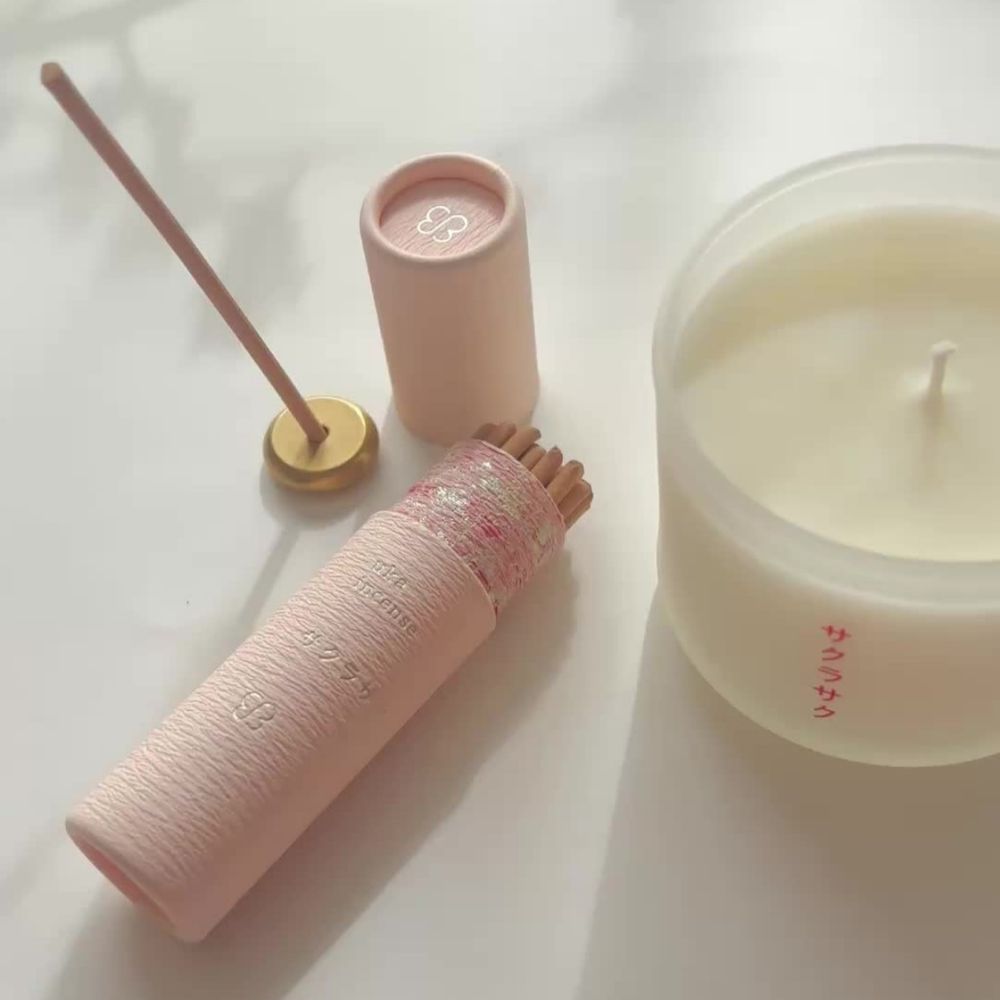 uka早春櫻花香氛期間限定發售！新品「香氛蠟燭＋迷你線香」香氣更溫柔淡雅，櫻花指緣油升級注入依蘭精油、浪漫氣息全開！-2