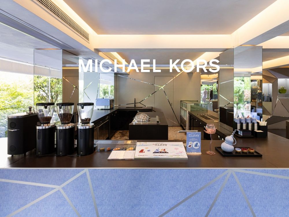 Michael Kors爆款小折包出新色了！淺沙色&櫻花粉美瘋，男神檀健次同款就是這咖！-5