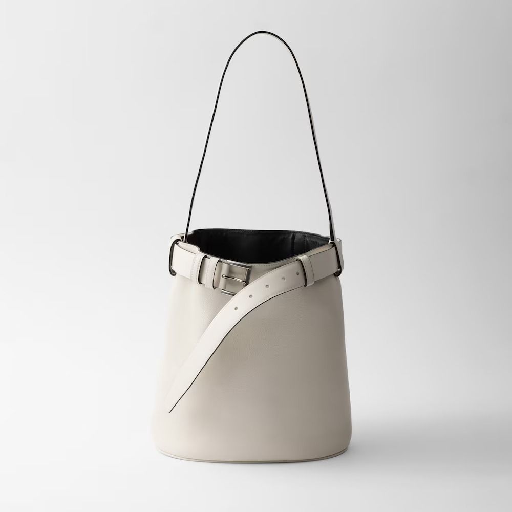媽媽絕對值得！PRADA「母親節禮物」推薦！水桶包、半月包、LOGO卡夾...最低一萬多收！ -4