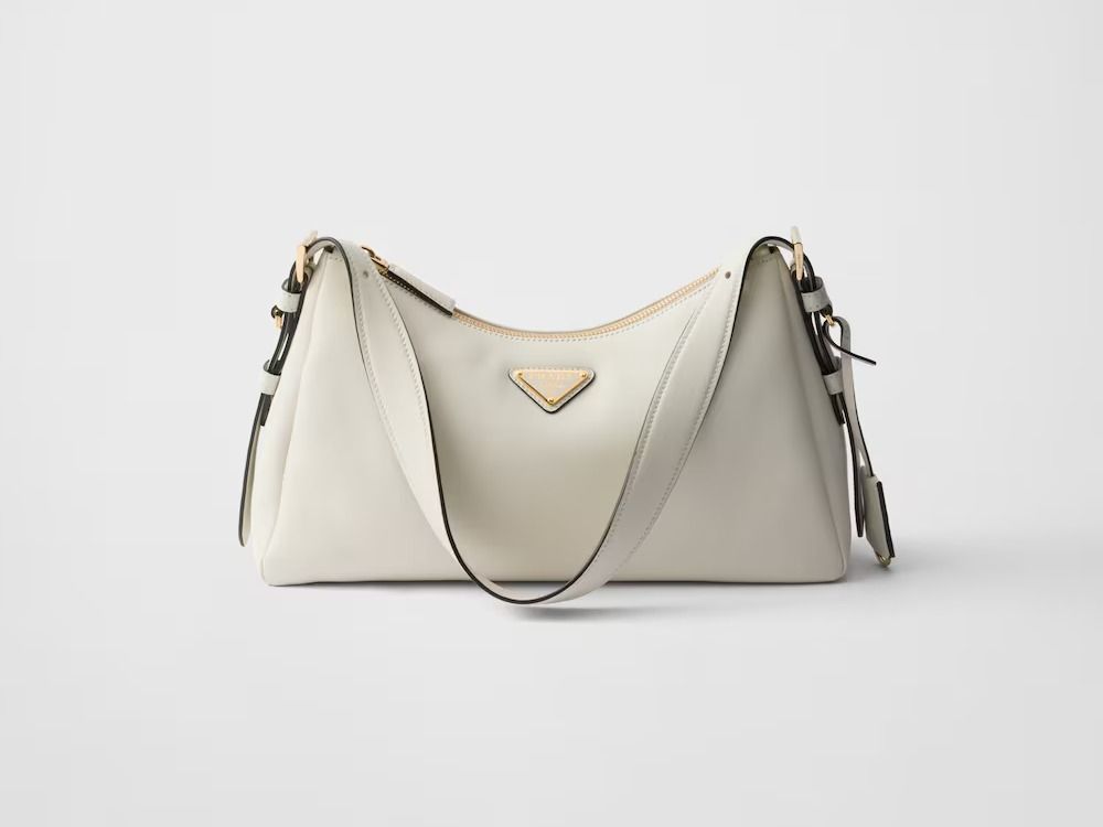 媽媽絕對值得！PRADA「母親節禮物」推薦！水桶包、半月包、LOGO卡夾...最低一萬多收！ -3