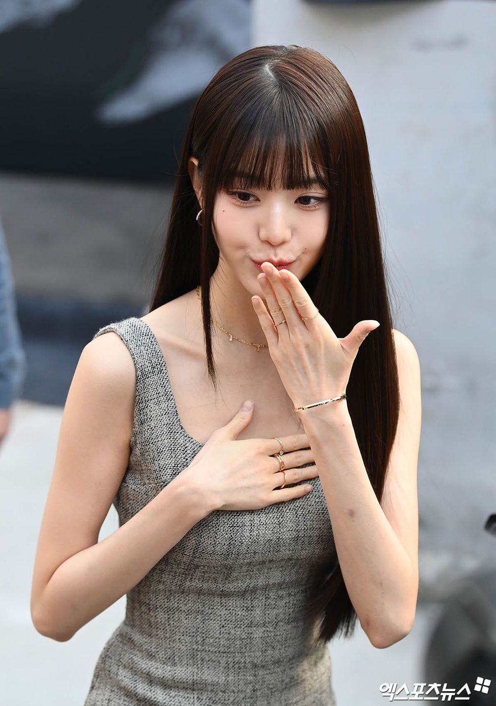 網友票選6大「美手代表」女偶像！張員瑛手指成熱議焦點，瑟琪、娜璉被封手部天花板！-2