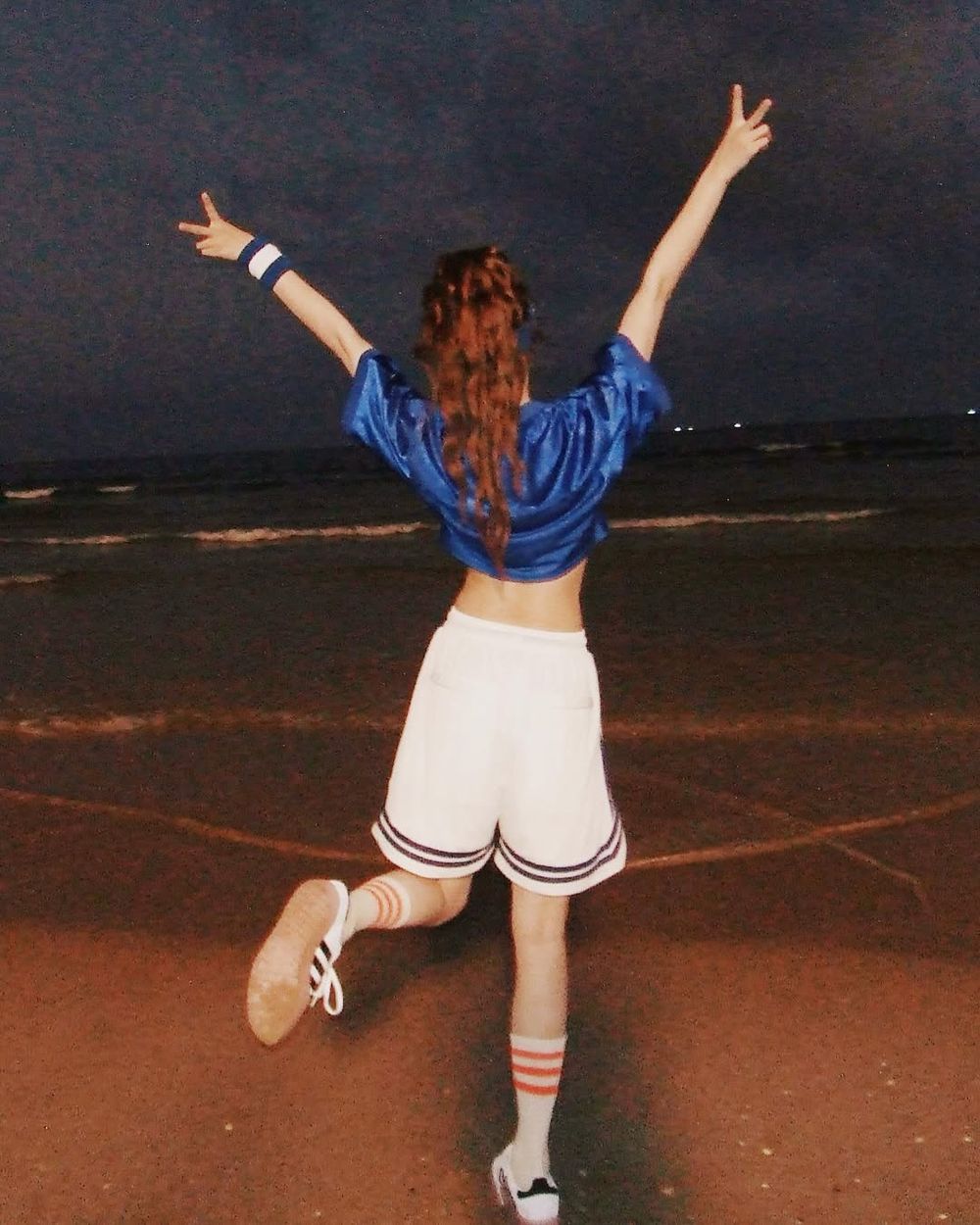 Jennie、雨琦都愛！2025韓星穿搭2大重點「澤西風、芭蕾風」愛迪達單品是靈魂！-3