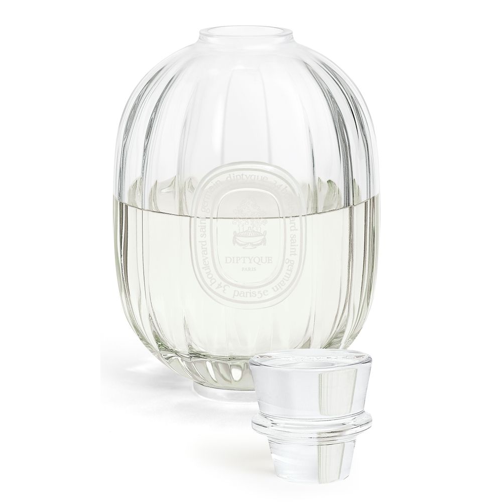 Diptyque史上最美室內擴香！玻璃瓶身篆刻經典橢圓LOGO，加入琥珀香調、首度推出巨型尺寸，放在家裡奢華感拉滿！-7