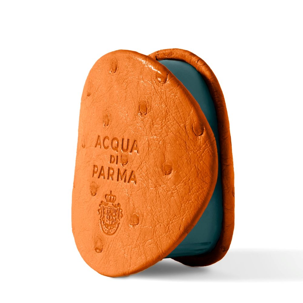 精品車用香氛推薦！Acqua di Parma「車用擴香皮套」全新夏季限量色上市，買鴕鳥皮套送千元香氛膠囊！-3