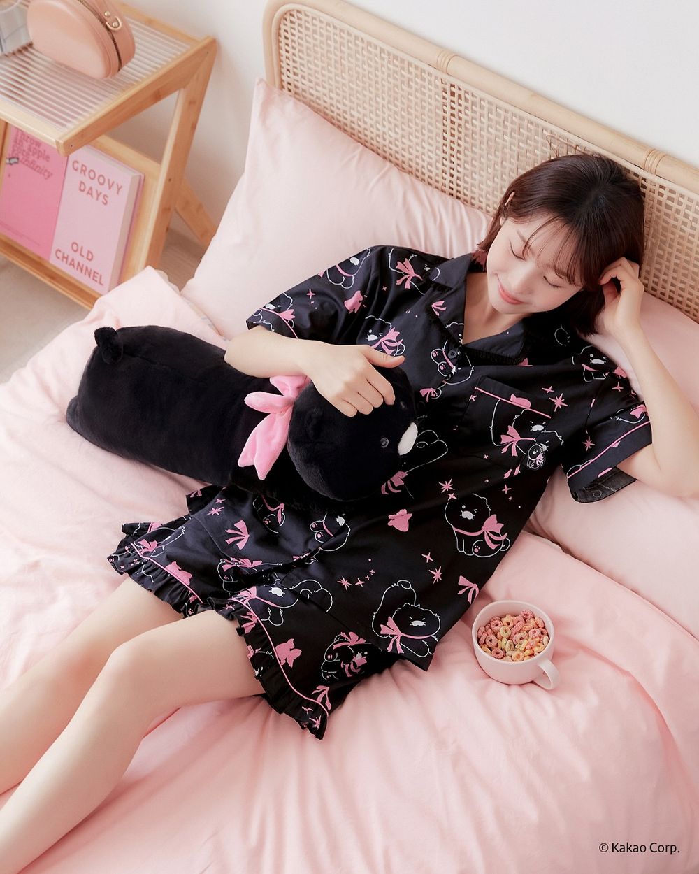 2025韓國旅遊必買！Kakao Friends「黑貓版春植」絨毛吊飾、長型抱枕可愛爆炸，貓奴必須擁有！-4