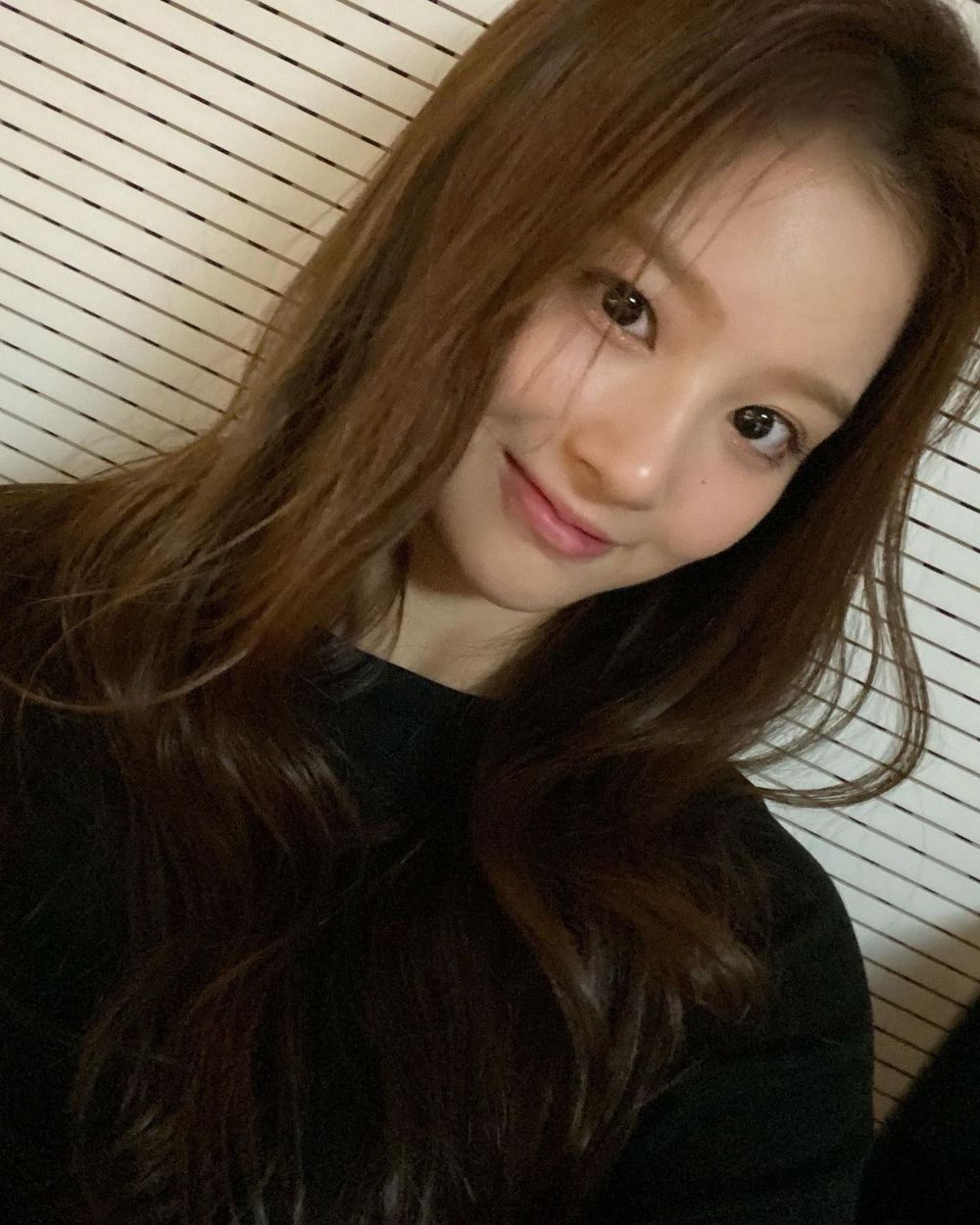 網友評選6位「素顏高顏值」四代女團偶像！Winter白到發光，薇娟、Sullyoon美到太不科學！-5