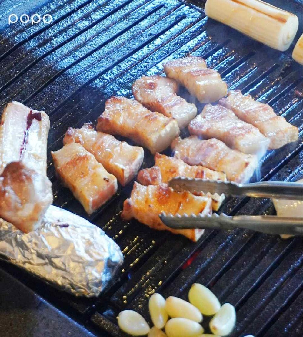 韓星也愛吃的金豬食堂正式來台！爆炸療癒「厚烤帶骨豬五花」必點品項、台灣首店菜單價格一次看！-12