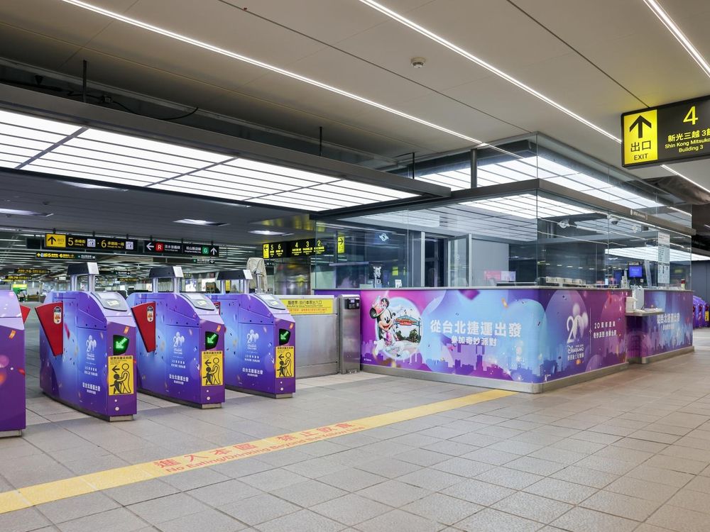 台北捷運跟香港迪士尼聯名了！米奇米妮限定捷運車廂必拍、還可免費獲得超可愛迪士尼貼紙！-8