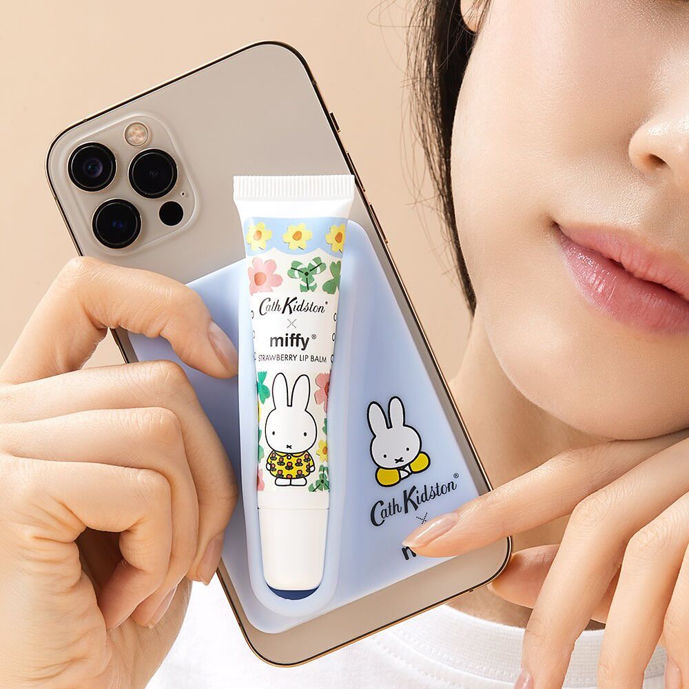 韓女瘋搶Cath Kidston米飛兔聯名護唇膏手機背架、印花護手霜...，韓國OLIVE YOUNG獨賣、代購又爆單！-14