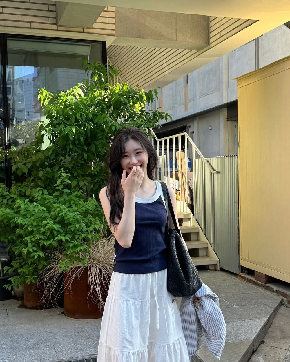 天氣太熱！韓女私藏「夏天背心穿搭」好看秘訣公開！原來「肩帶粗細」是顯瘦關鍵？！-9