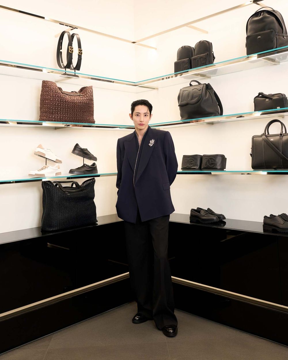 江南太子「李洙赫」來台三套造型回顧！暗黑吸血鬼邪魅感爆棚、偷露香肩太犯規了！-2