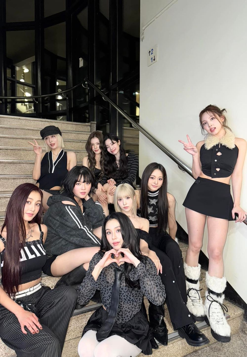 串流破億收聽歌曲數最多的KPOP偶像TOP6！BLACKPINK、IVE強勢入榜，冠軍多達18首太驚人！-8