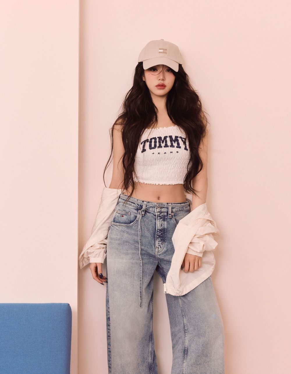 張員瑛TOMMY JEANS最新代言照太美！非人類比例、逆天長腿真是腿精本精！-11