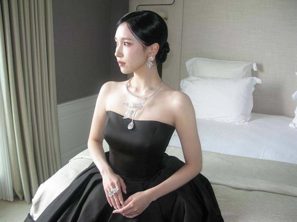 坎城影展雙女神降臨！韓韶禧、Mina紅毯晚宴比美！雪白仙女腿整個人都在發光！-8