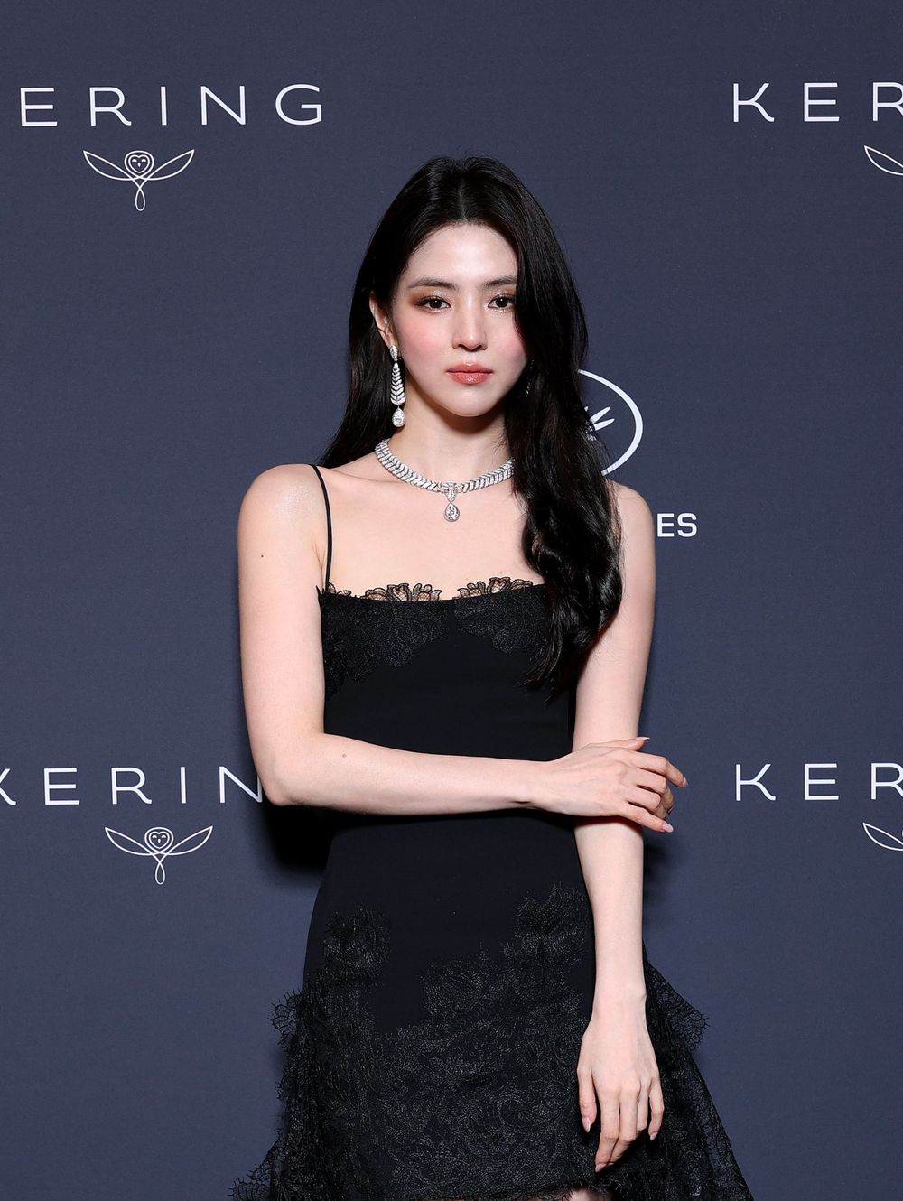 坎城影展雙女神降臨！韓韶禧、Mina紅毯晚宴比美！雪白仙女腿整個人都在發光！-7
