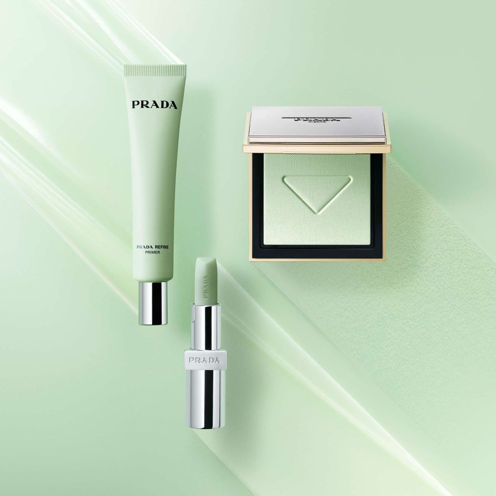 全台限量300顆！PRADA Beauty首款「蜜粉餅、妝前乳」中性輕柔綠色調、打造ENHYPEN禎元同款零毛孔柔紗肌！-2