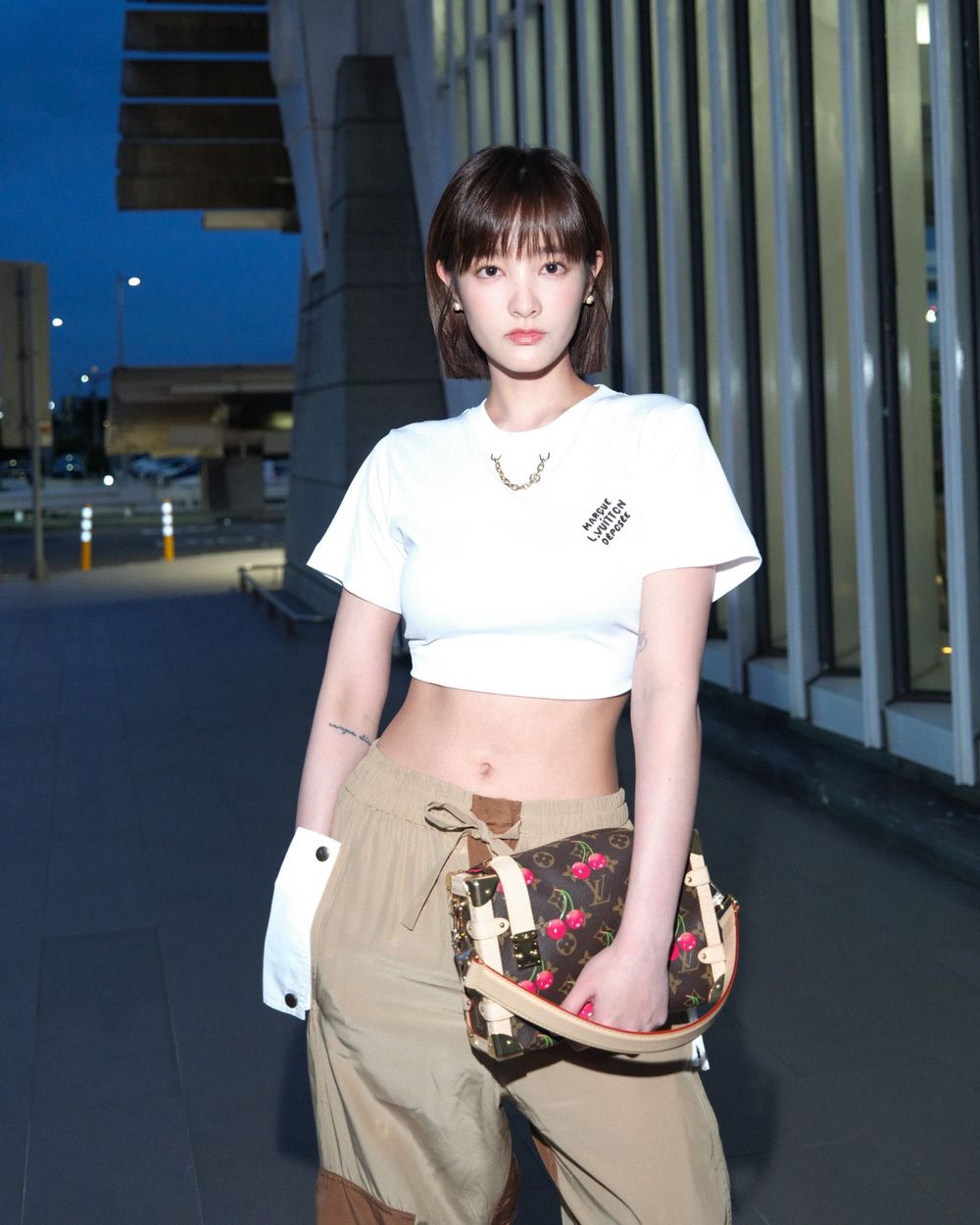 LV王子公主出任務！Felix、王淨兩大宣傳門面飛法國看秀！機場路當伸展台走！-4