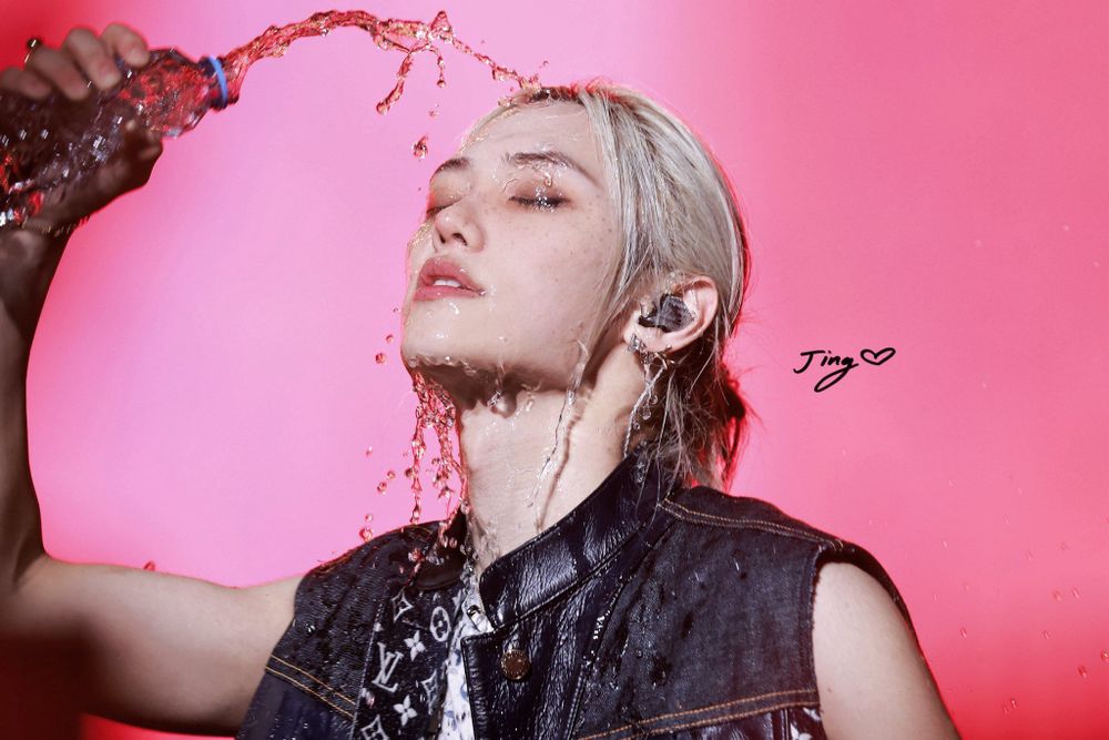 韓網熱議6大KPOP偶像神圖公開！Felix站姐封神，Rosé、Karina美到不真實！-7