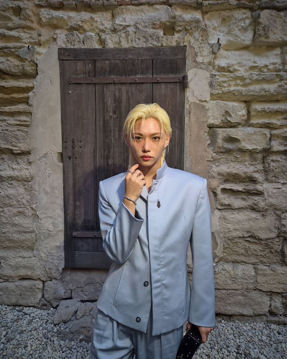 這張臉太偉大！「精靈王子」SKZ Felix雕刻美貌降臨LV早春大秀！同場王淨也來了！-4