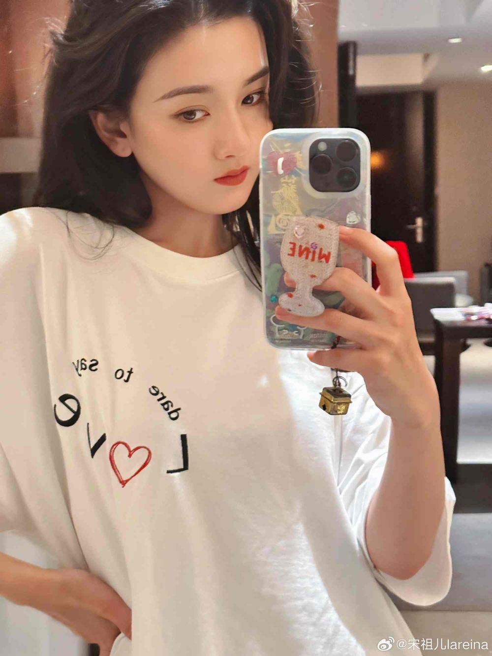 Netflix《折腰》宋祖兒和劉宇寧極限拉扯、先婚後愛好上癮！被稱天選美人、全靠「這技巧」精緻五官、立體輪廓！-6