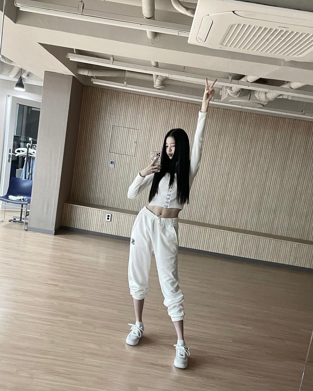 內行人才知道！五間韓星最愛「小眾球鞋品牌」ept超顯瘦、Rosé最愛「小髒鞋」是這家！-8