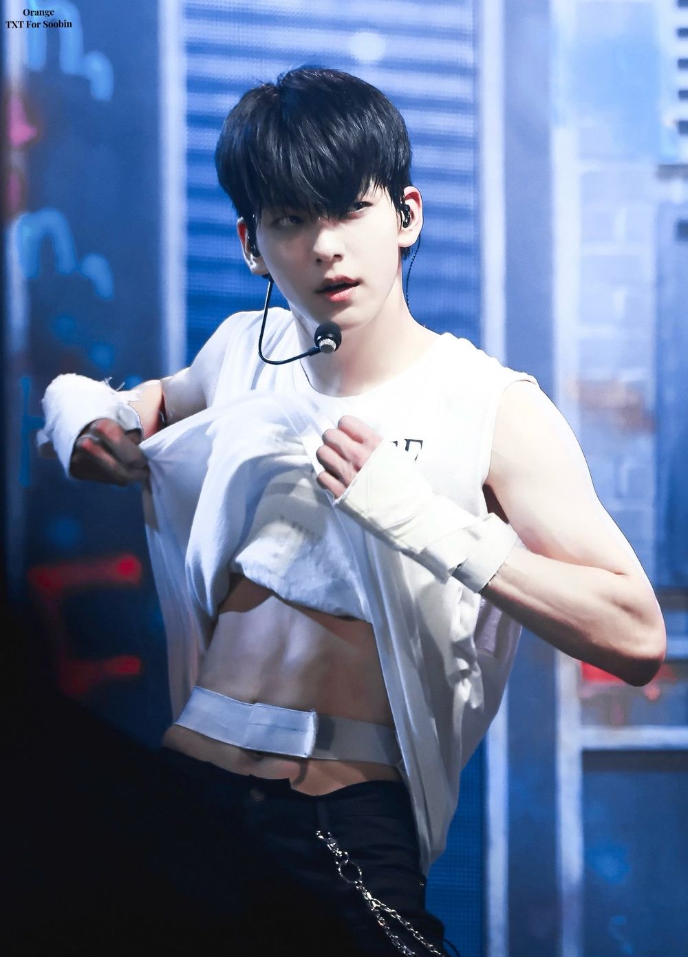 網友公認7位擁有「神級腰線」KPOP男偶像！KAI、泰民超性感，Felix「腰精級」殺傷力太強！-8