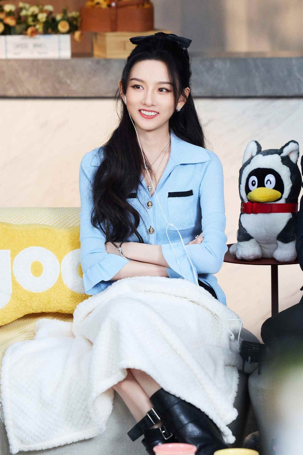 Netflix陸劇《折腰》女主宋祖兒「細白美腿」太誇張！和劉宇寧「折腰CP」都穿同品牌鞋！-12
