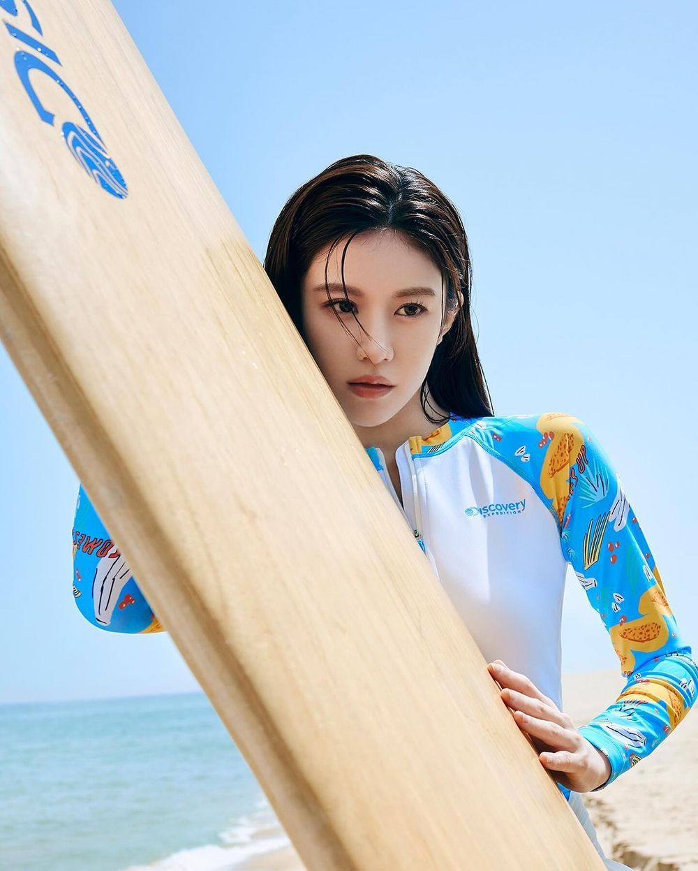 2025韓網熱議6位夏日畫報女神！IU、高允貞清新感爆棚，權恩妃火辣身材成焦點！-14