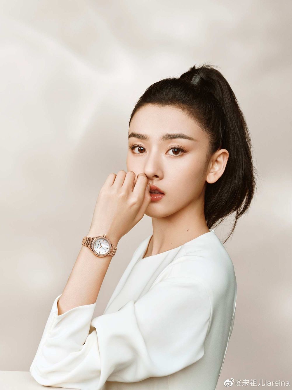 Netflix陸劇《折腰》天選小喬「宋祖兒」紅回巔峰！165公分私服大反差、童星出身根本母胎美人！-2