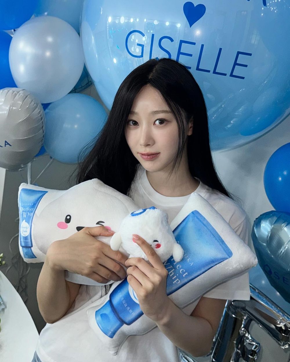 2025上半年十位韓星美妝代言回顧！aespa寧寧桃粉睫毛膏、然竣染唇液、張員瑛輕量吹風機，MEOVV全員接獲新代言！-19