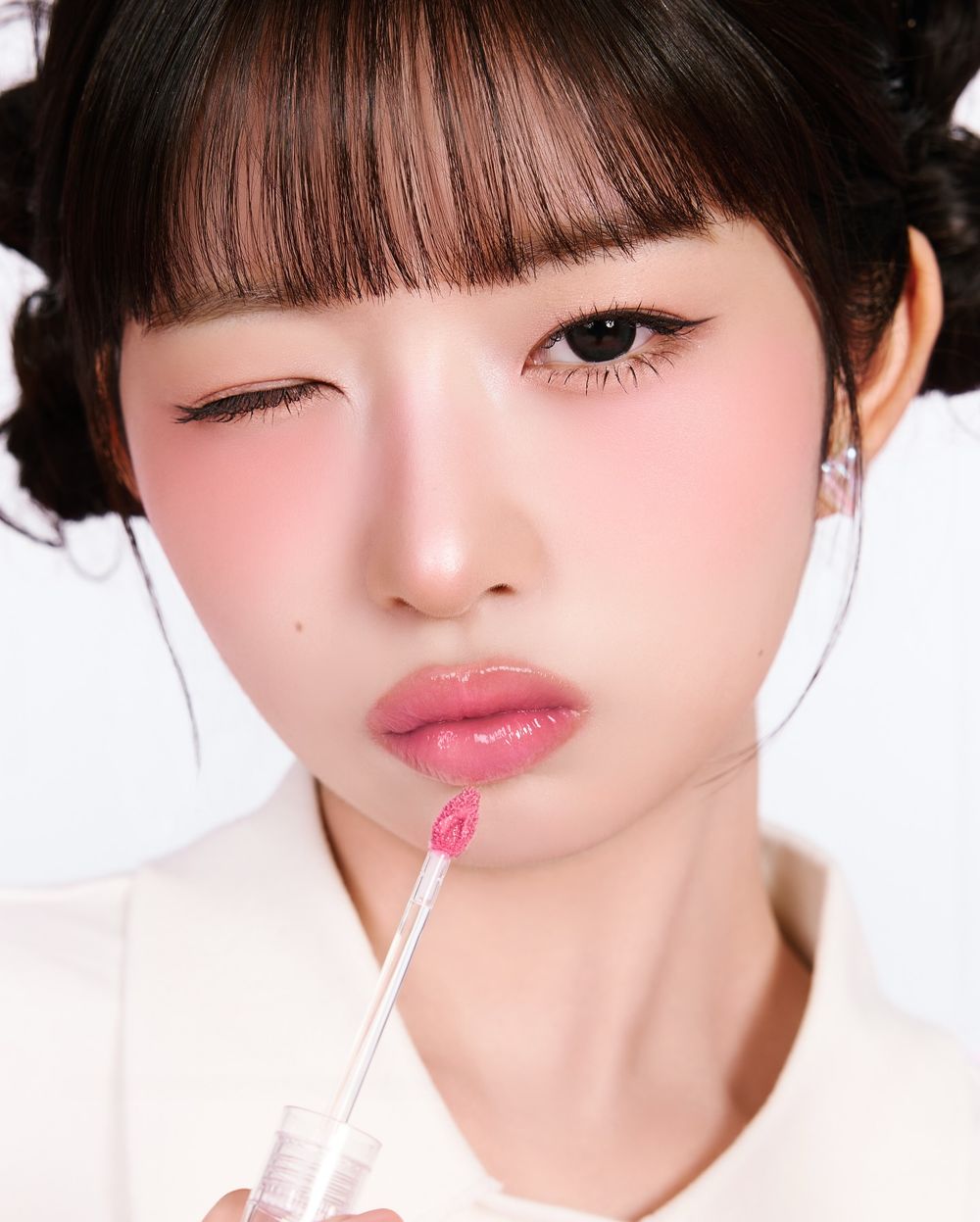 LUNA夏彩甜度滿分！兩步驟完成REI同款果汁草莓妝容，韓妞瘋搶雙質地腮紅、只在「這裡」買得到！-4