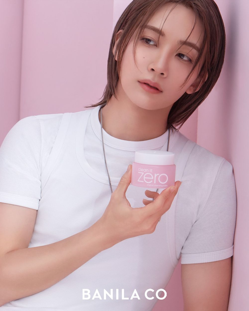 最強美妝聯名登場！BANILA CO「國民卸妝膏」穿上Snoopy外殼，史努比隨身鏡掛飾只在OLIVE YOUNG獨賣！-2