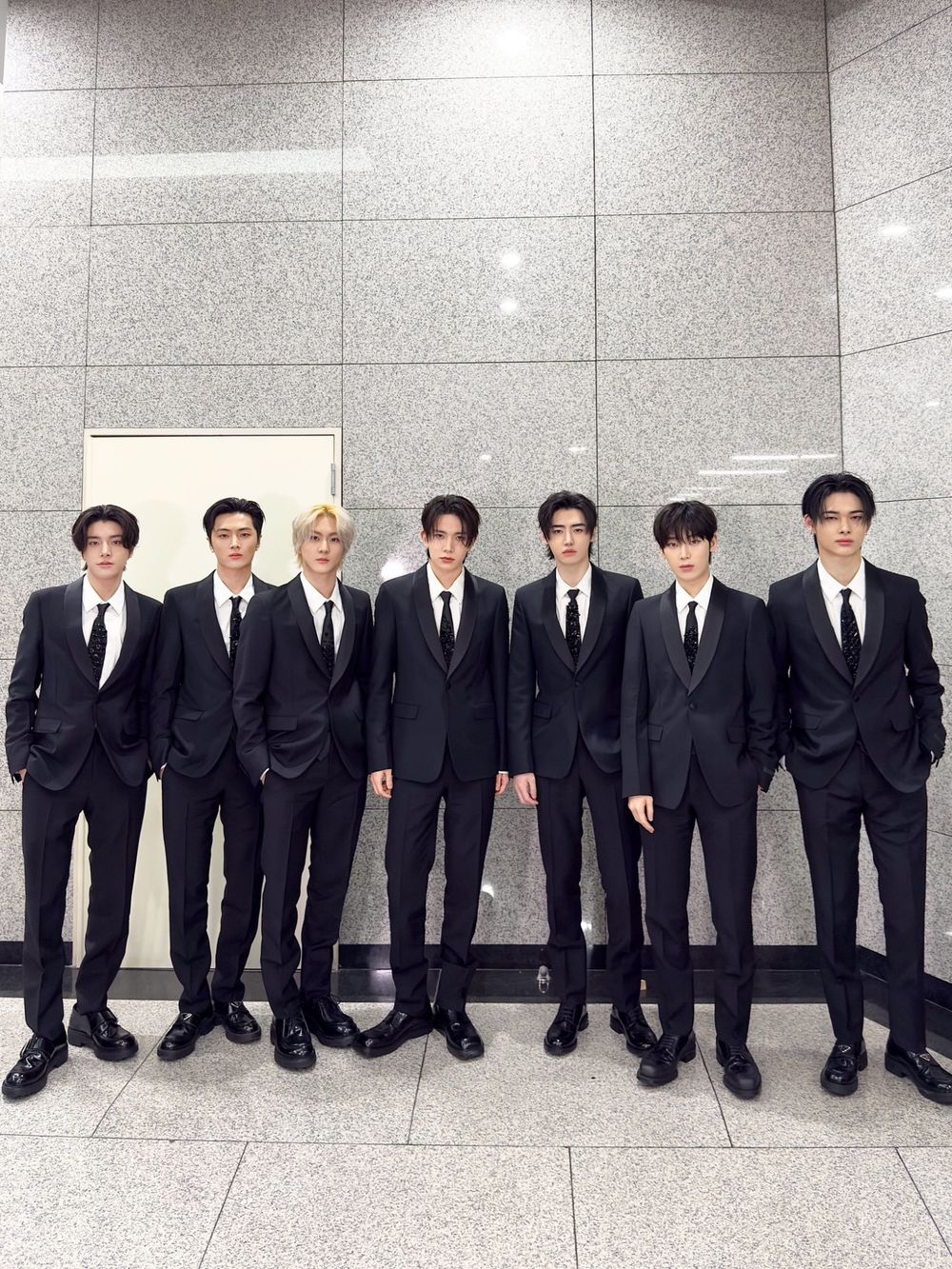 2025最新10代網友票選最愛韓國男團TOP7！TXT、ENHYPEN人氣狂飆，逆襲黑馬冠軍登頂成話題焦點！-6