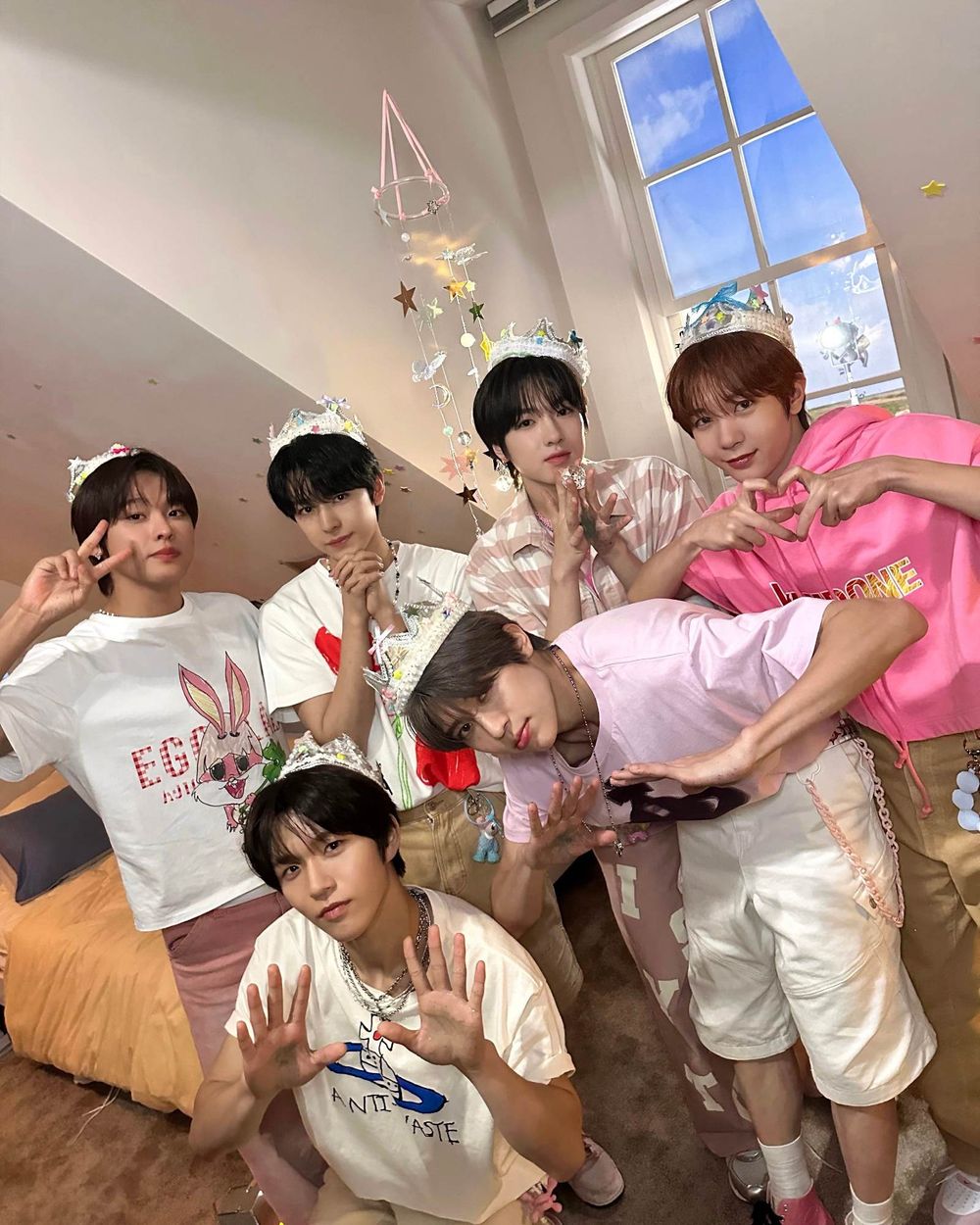 2025最新10代網友票選最愛韓國男團TOP7！TXT、ENHYPEN人氣狂飆，逆襲黑馬冠軍登頂成話題焦點！-9