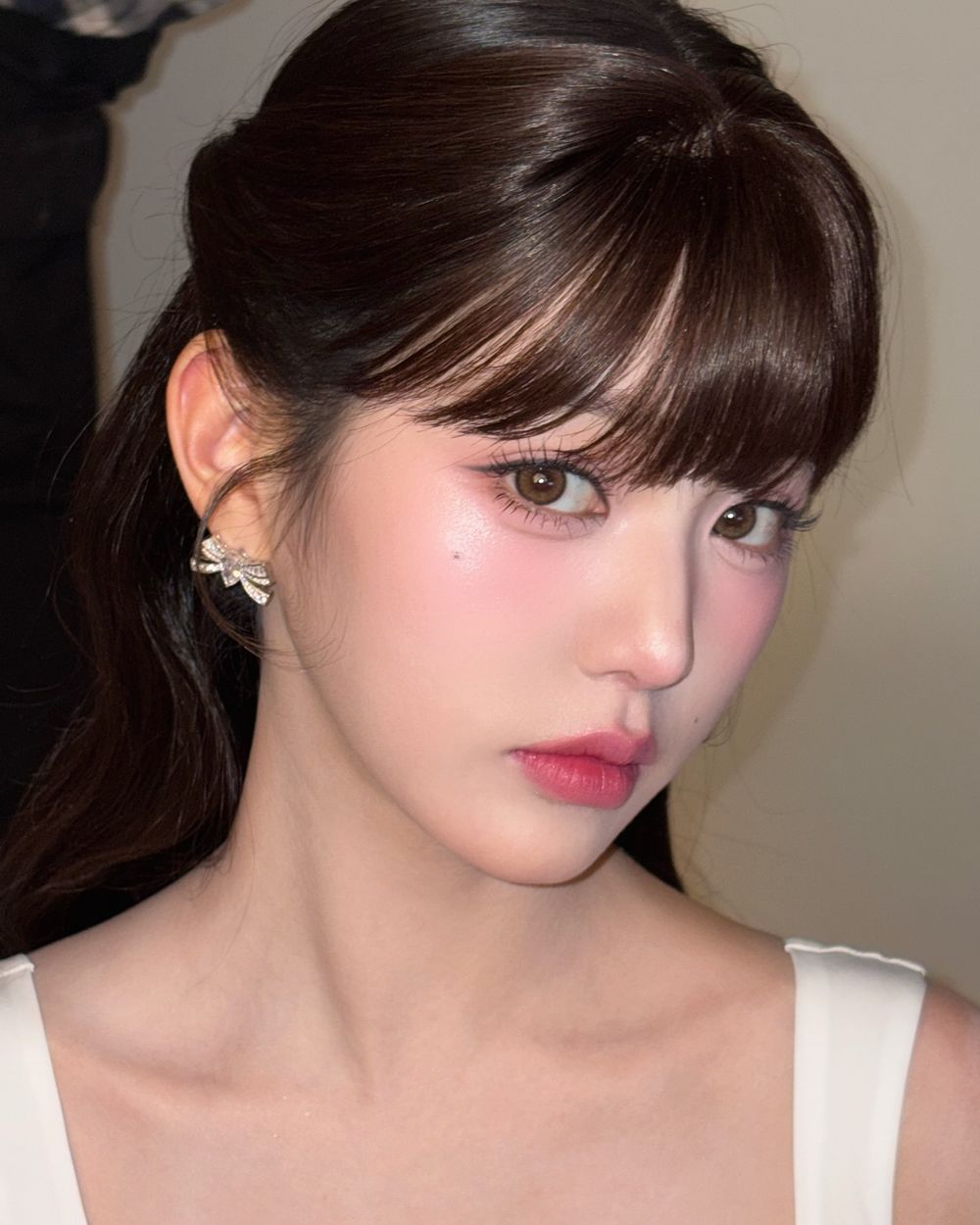 韓星舞台不脫妝「夏季4種定妝公式」蜜粉、定妝噴霧、粉底正確上法，再推最新2025定妝蜜粉新品！-8