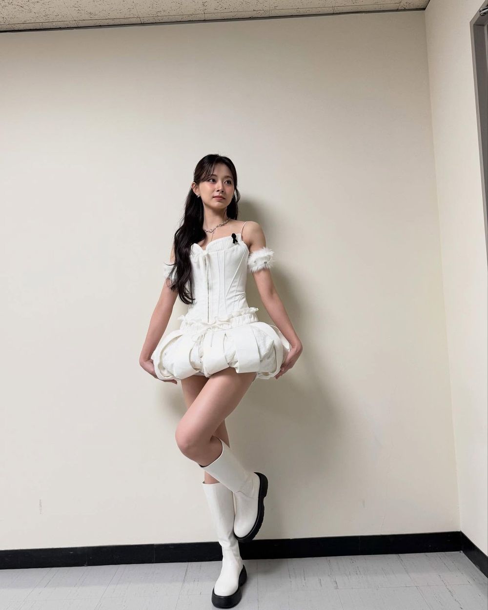 韓網公認7位擁有模特兒比例的女偶像！Karina、Lisa身材超犯規，張員瑛12頭身全網震撼！-13