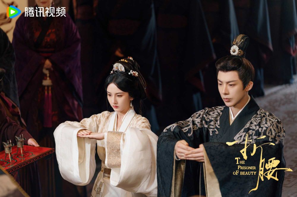 Netflix陸劇《折腰》「劉宇寧」189公分身高太狂！腿長到溢出螢幕、根本行走衣架子？！-5